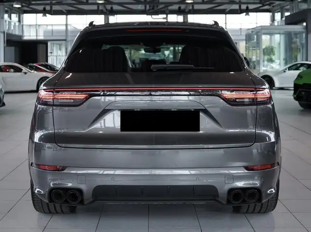 Porsche Cayenne view 14
