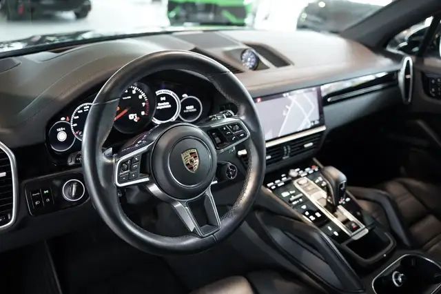 Porsche Cayenne view 9