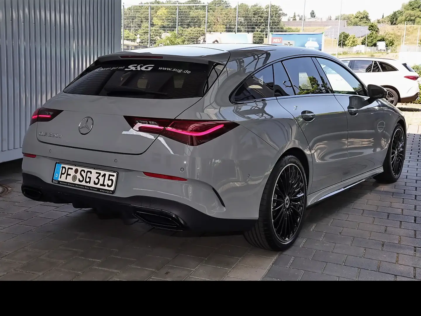Mercedes-Benz CLA 220 d AMG MBUX+LED+Pano+RüKam Gris - 2