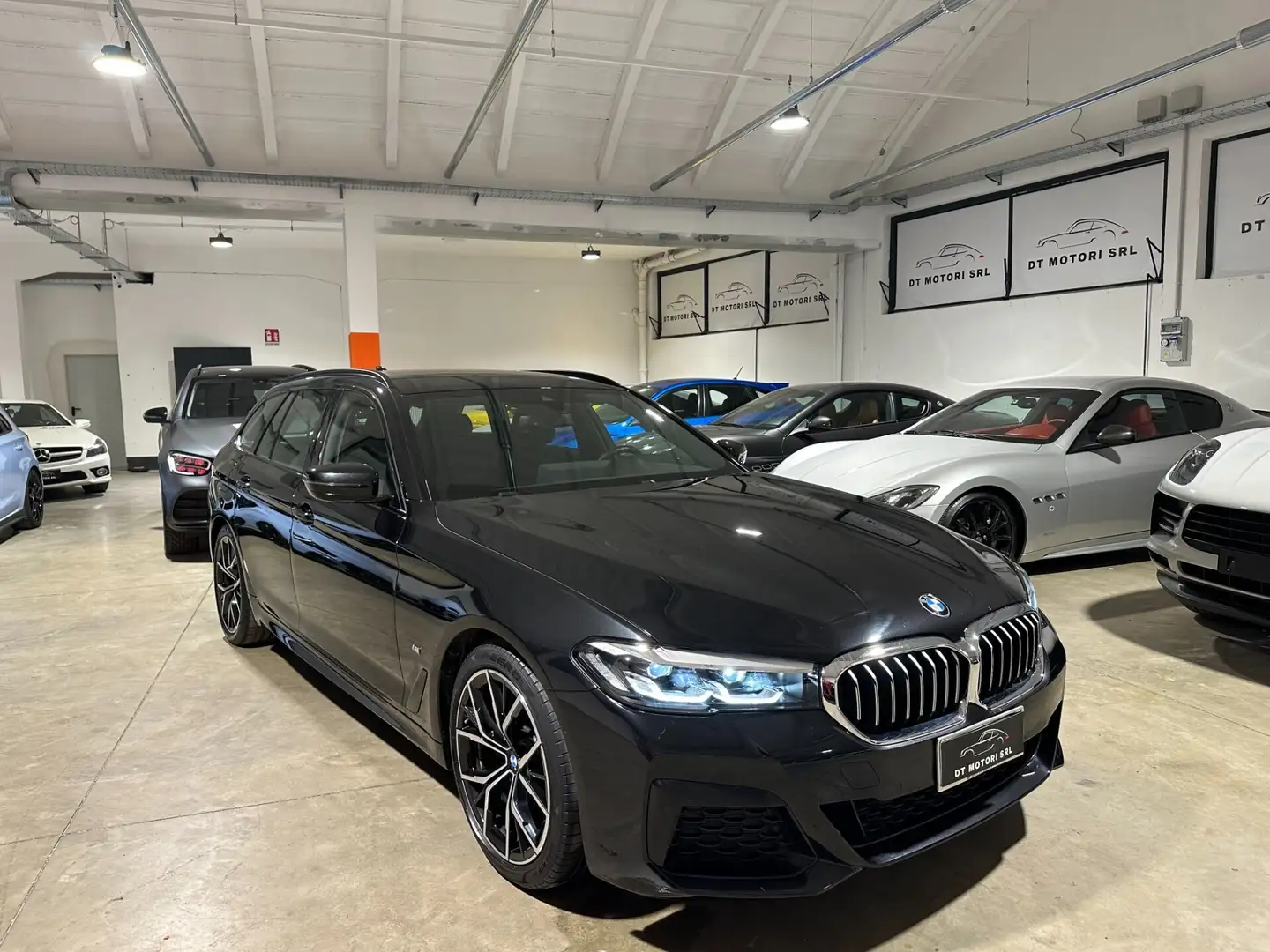 BMW 520 d Touring Msport - 57.000KM - UNICO PROP. - LUCI Schwarz - 1