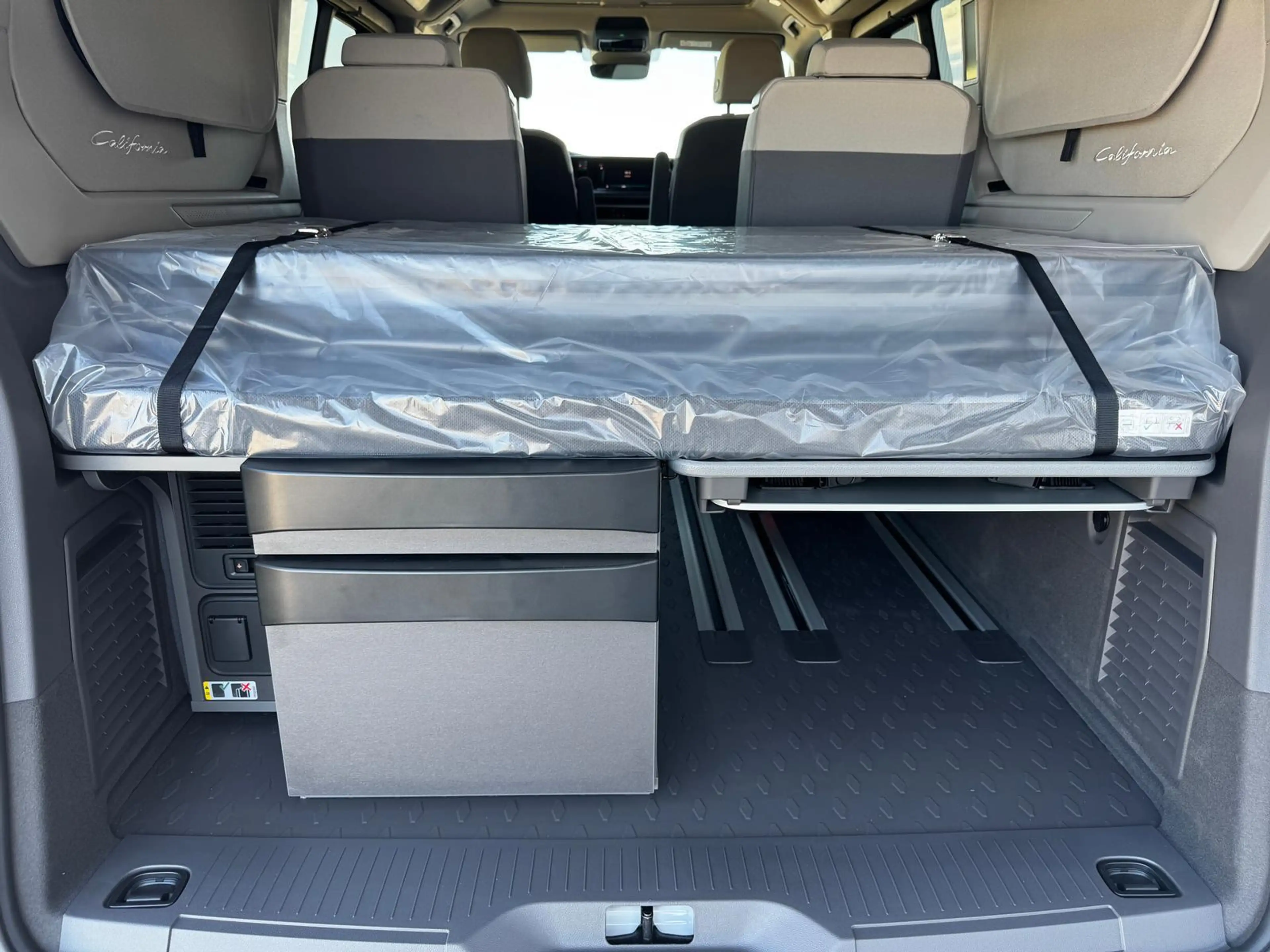 Volkswagen T7 California Beach Camper eHybrid 4MOTION 1.5 TSI 180 kW (24... — photo 10
