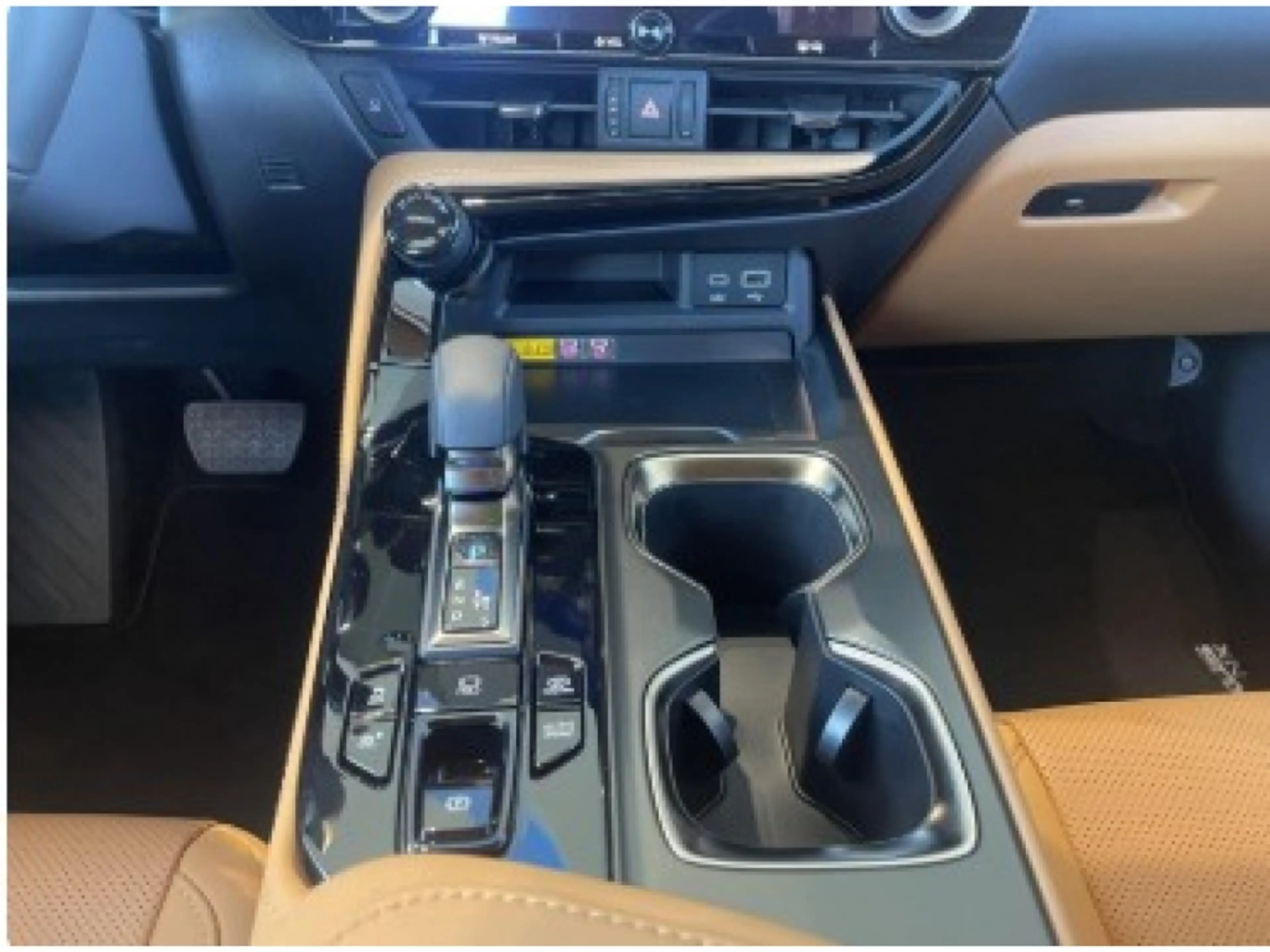 Lexus NX 450h+ NX450+ 2,5l Plug-in Executiv — photo 11