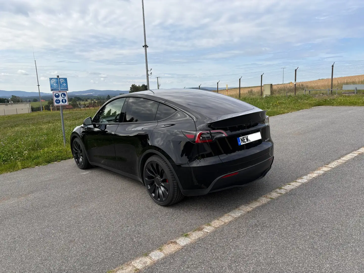 Tesla Model Y Model Y AWD 79kWh Performance Performance Schwarz - 2