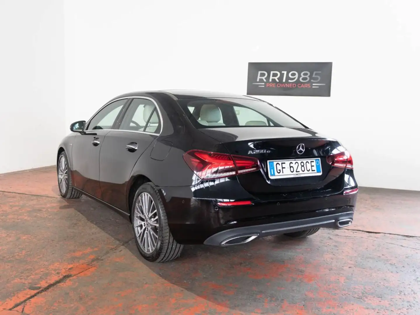 Mercedes-Benz A 250 Sedan 250 e EQ-Power *TETTO* *LUCI AMBIENTE* Nero - 2