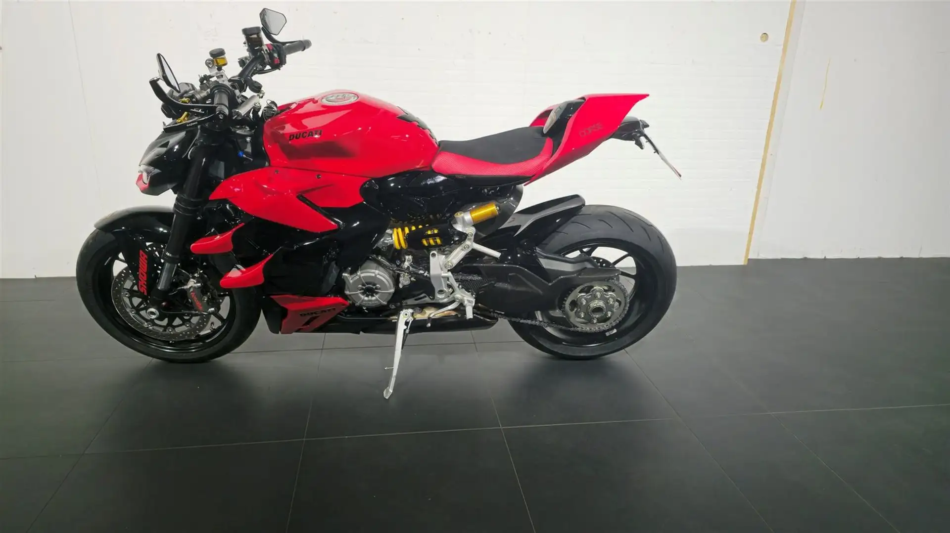 Ducati Streetfighter V2 Umbau Unikat Lamborghini Červená - 2