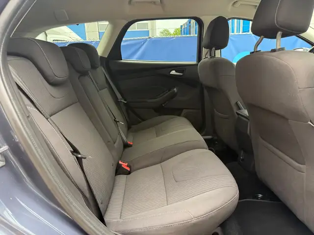 Ford Focus view 13