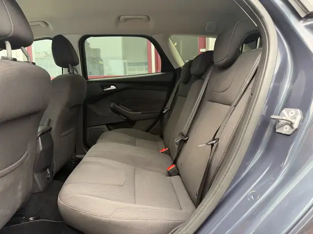 Ford Focus view 12