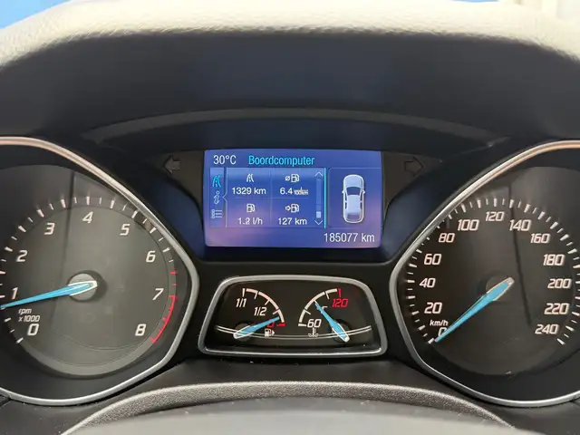 Ford Focus view 8