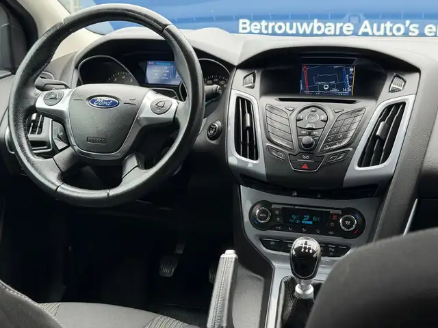 Ford Focus view 9