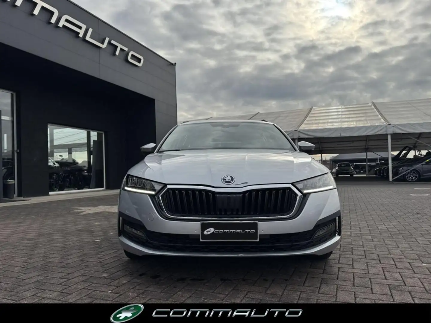 Skoda Octavia 2.0 TDI EVO SCR 150 CV Wagon Executive Grigio - 2