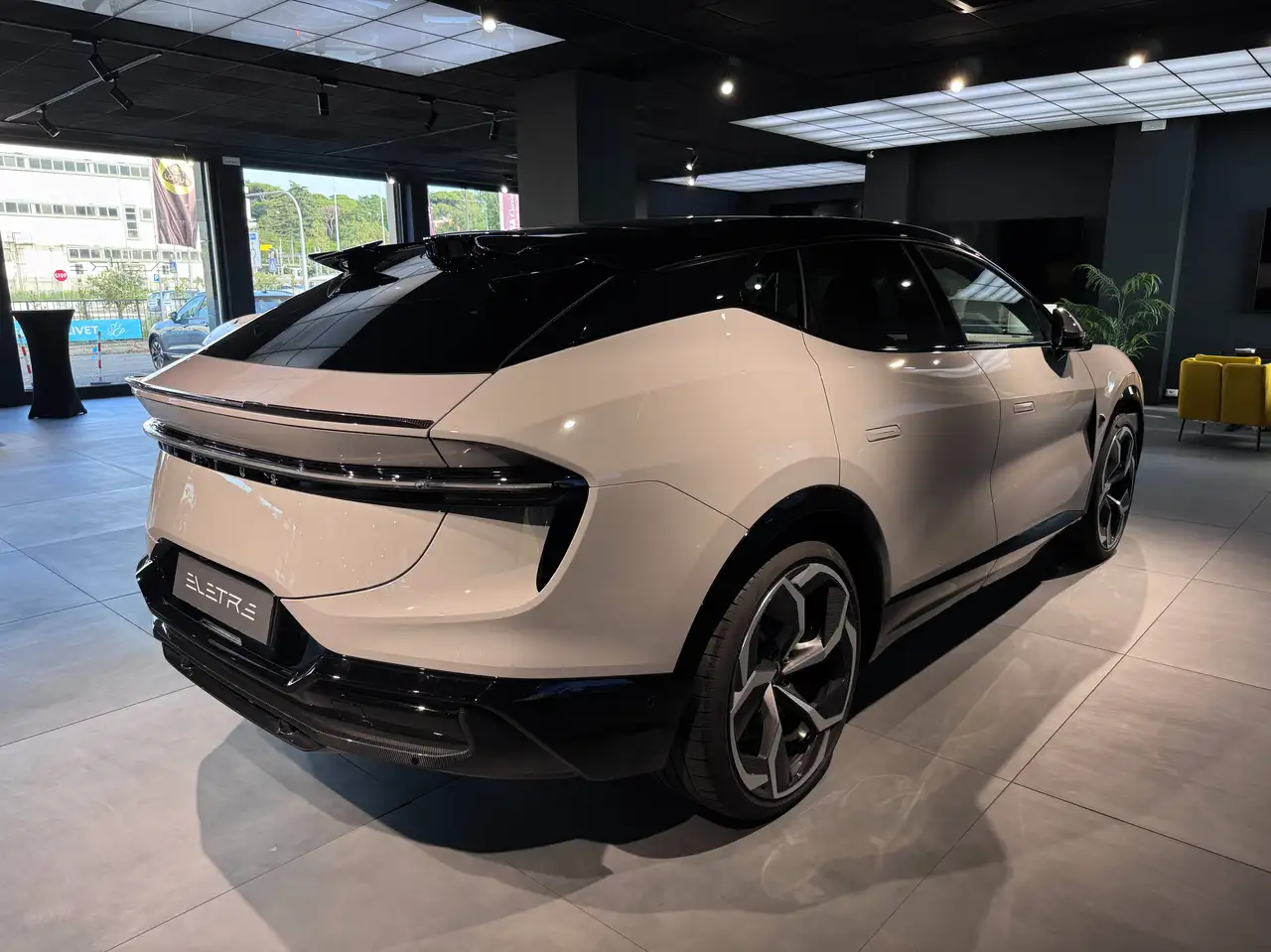 Lotus Eletre 2026
