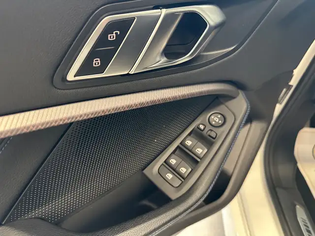 BMW 1 Series view 10