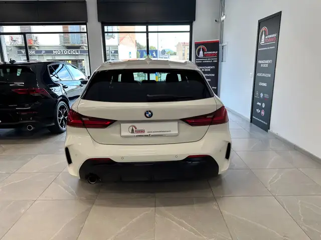 BMW 1 Series view 5