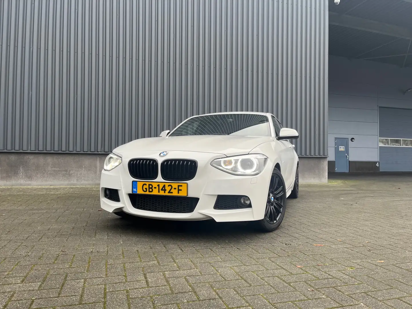 BMW 114 f20 4 cilinder. 2015. volledig m uitgevoerd. Weiß - 2