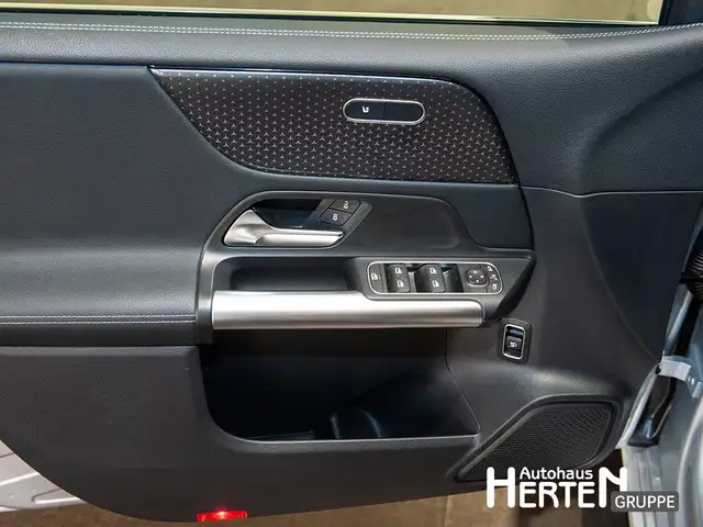 Mercedes-Benz B-Class view 9