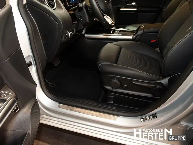 Mercedes-Benz B-Class view 12