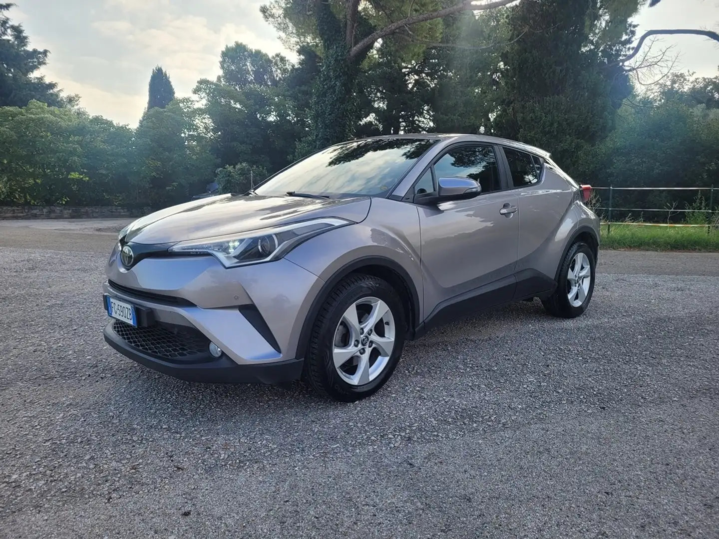 Toyota C-HR C-HR 1.2 Turbo CVT 4WD Active Grau - 1