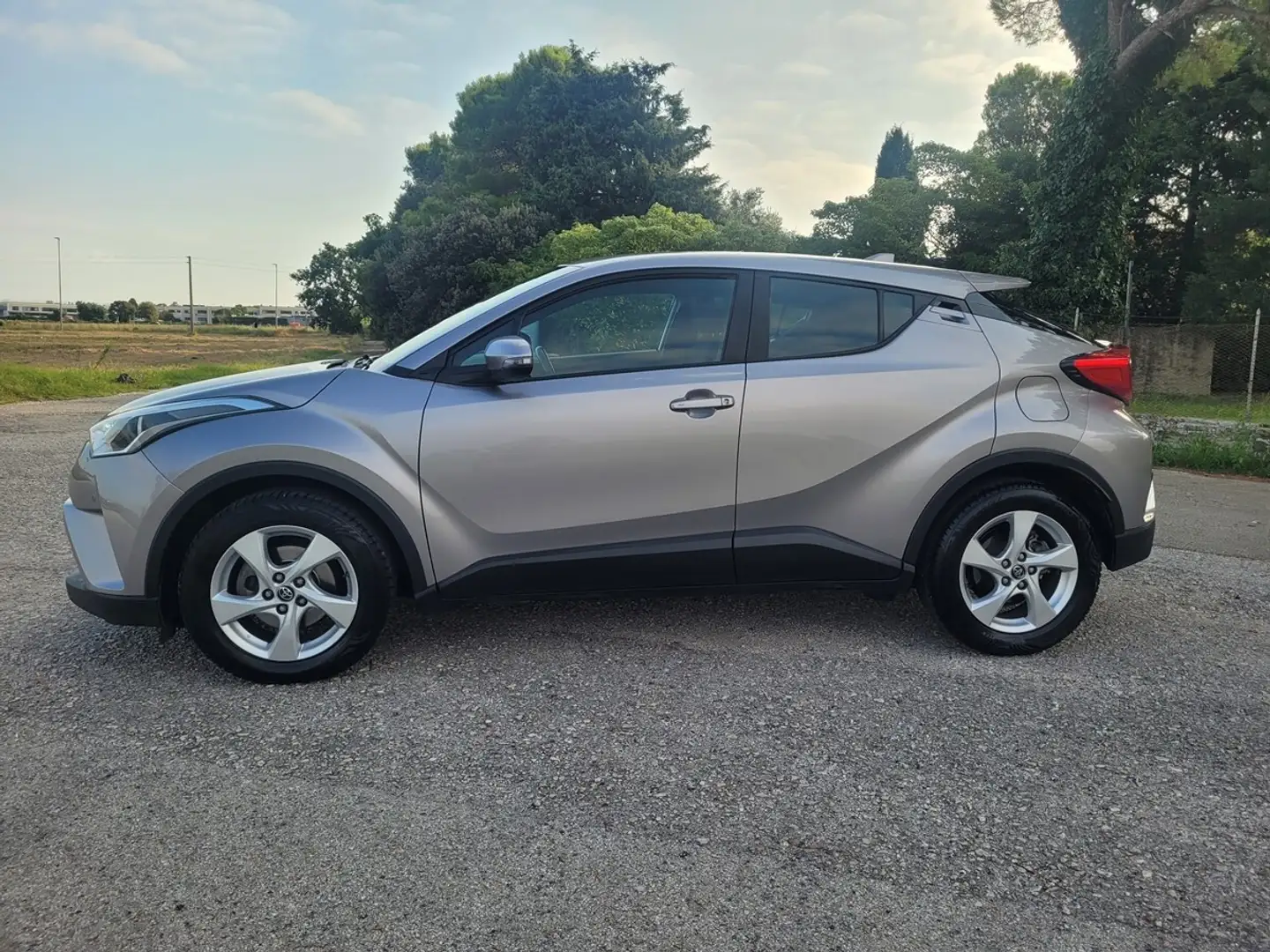Toyota C-HR C-HR 1.2 Turbo CVT 4WD Active Grau - 2