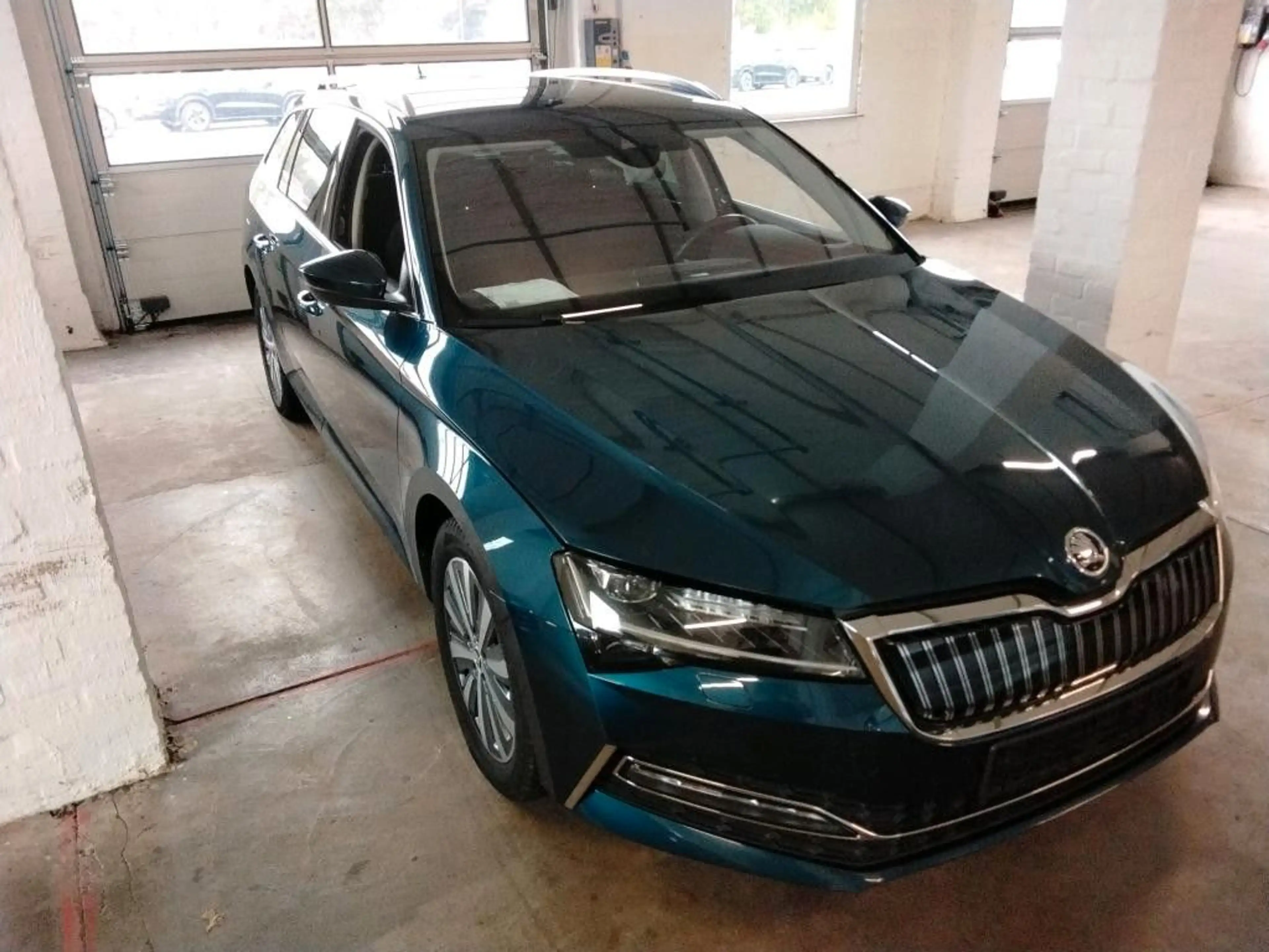 Skoda Superb Combi Style 1.4e/TSI Navi AHK SHZ ACC LED — photo 2