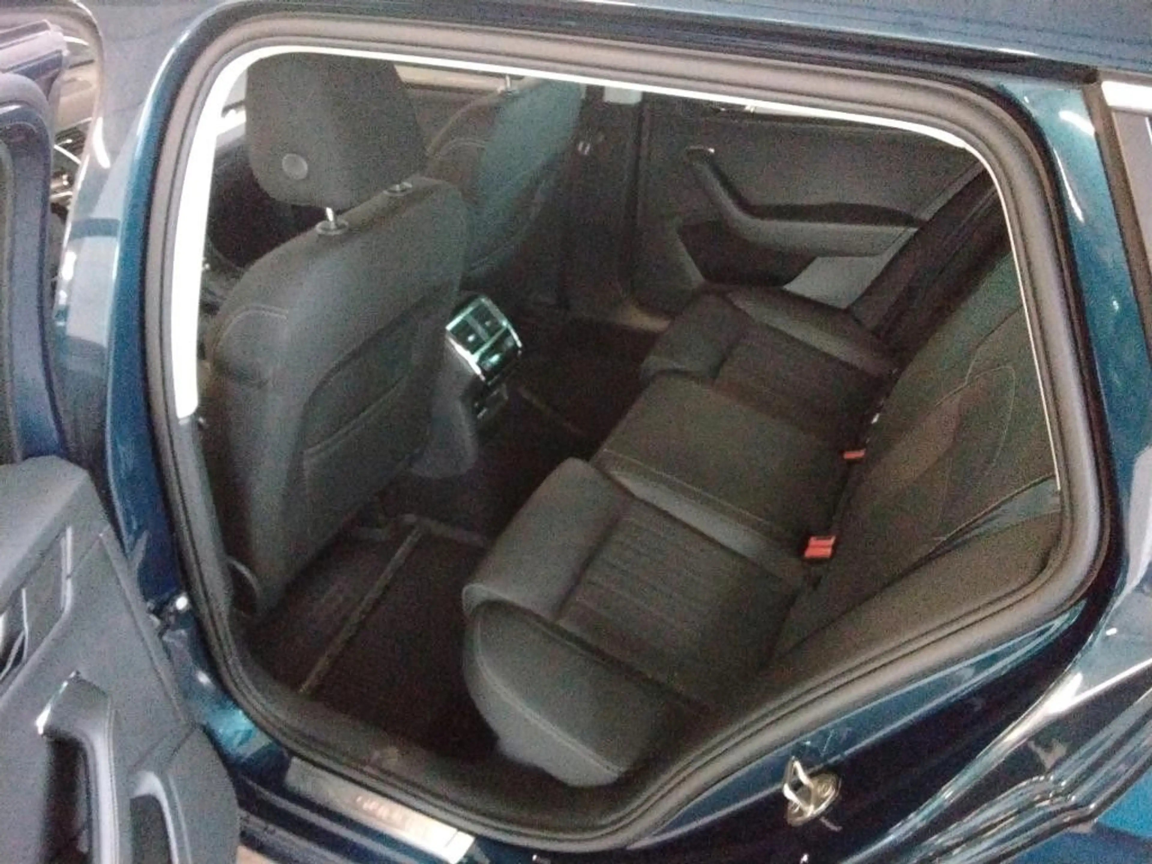 Skoda Superb Combi Style 1.4e/TSI Navi AHK SHZ ACC LED — photo 6