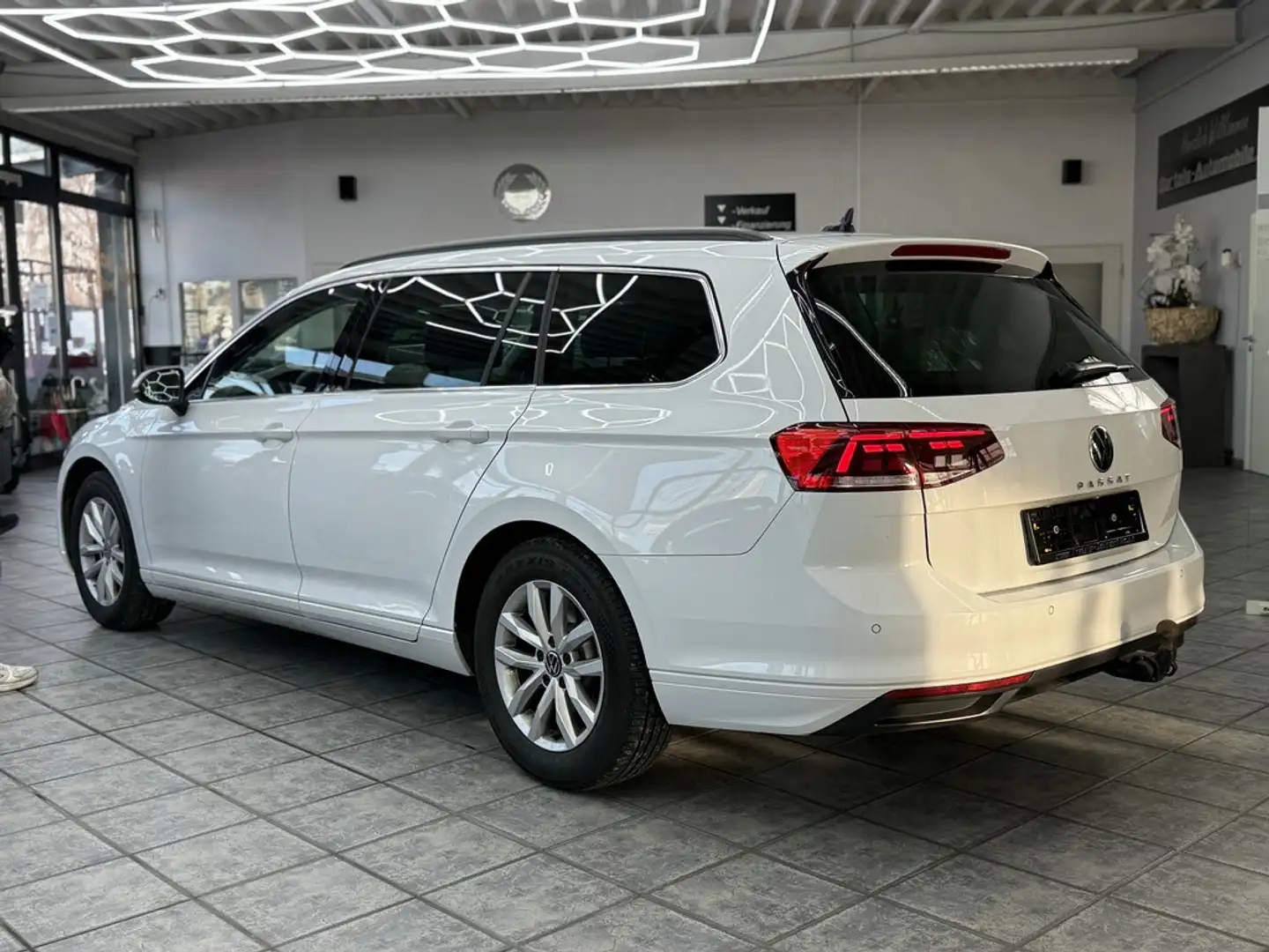 Volkswagen Passat Variant 2.0 TDI Business, LED, DSG, ACC Weiß - 2
