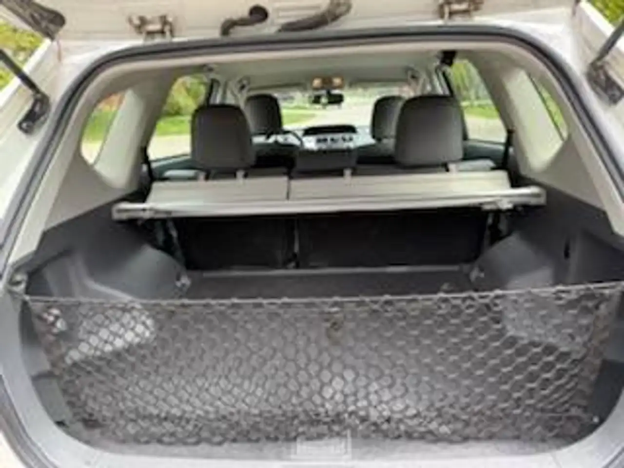 Toyota Prius v снимка Toyota Prius v