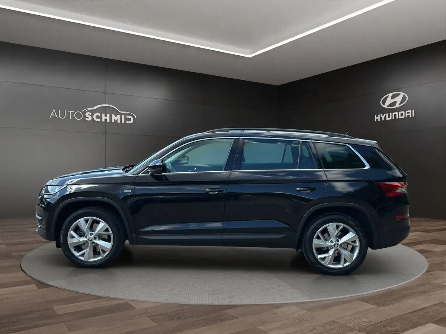 Skoda Kodiaq Soleil 4x4 2.0 TSI AHK ACC NAVI Чёрный - 2