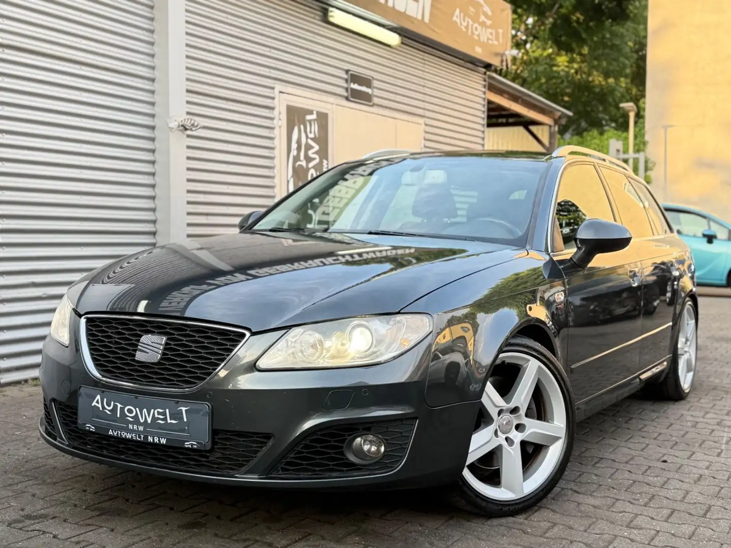 SEAT Exeo 2.0 ST Sport *155KW-210PS*AHK*BIXEN*NAVI* Серый - 1