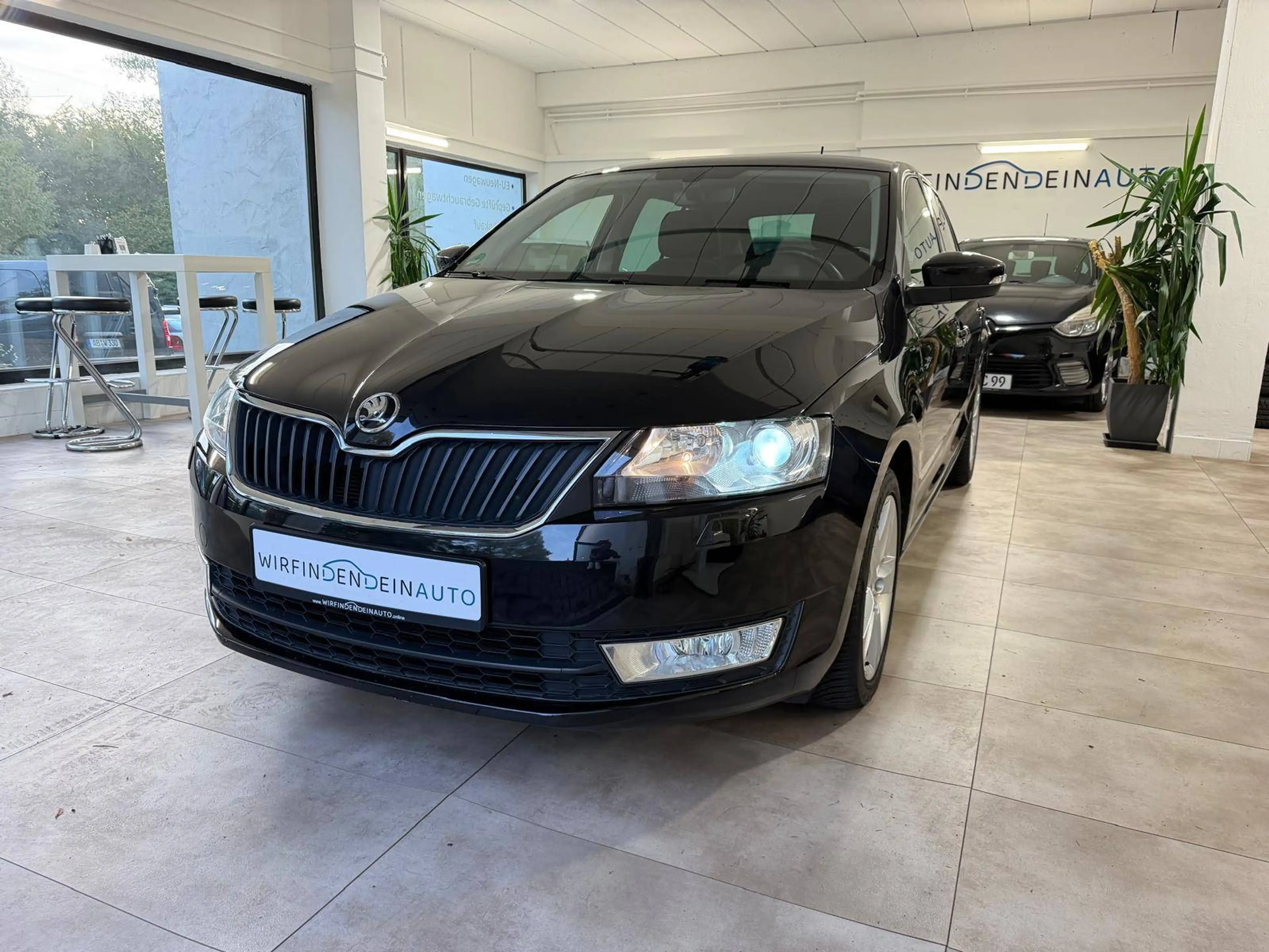 Skoda Rapid/Spaceback Joy*NAVI*Xenon*AHK*PDC*Tempo*Service NEU