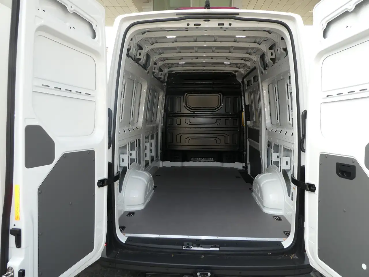 Volkswagen Crafter 2026 — фото 15