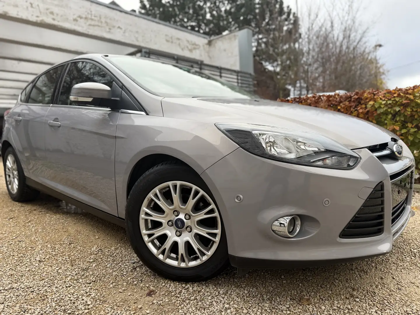 Ford Focus 1.6 TDCi ECO.Tech.Champions Edition Grau - 1