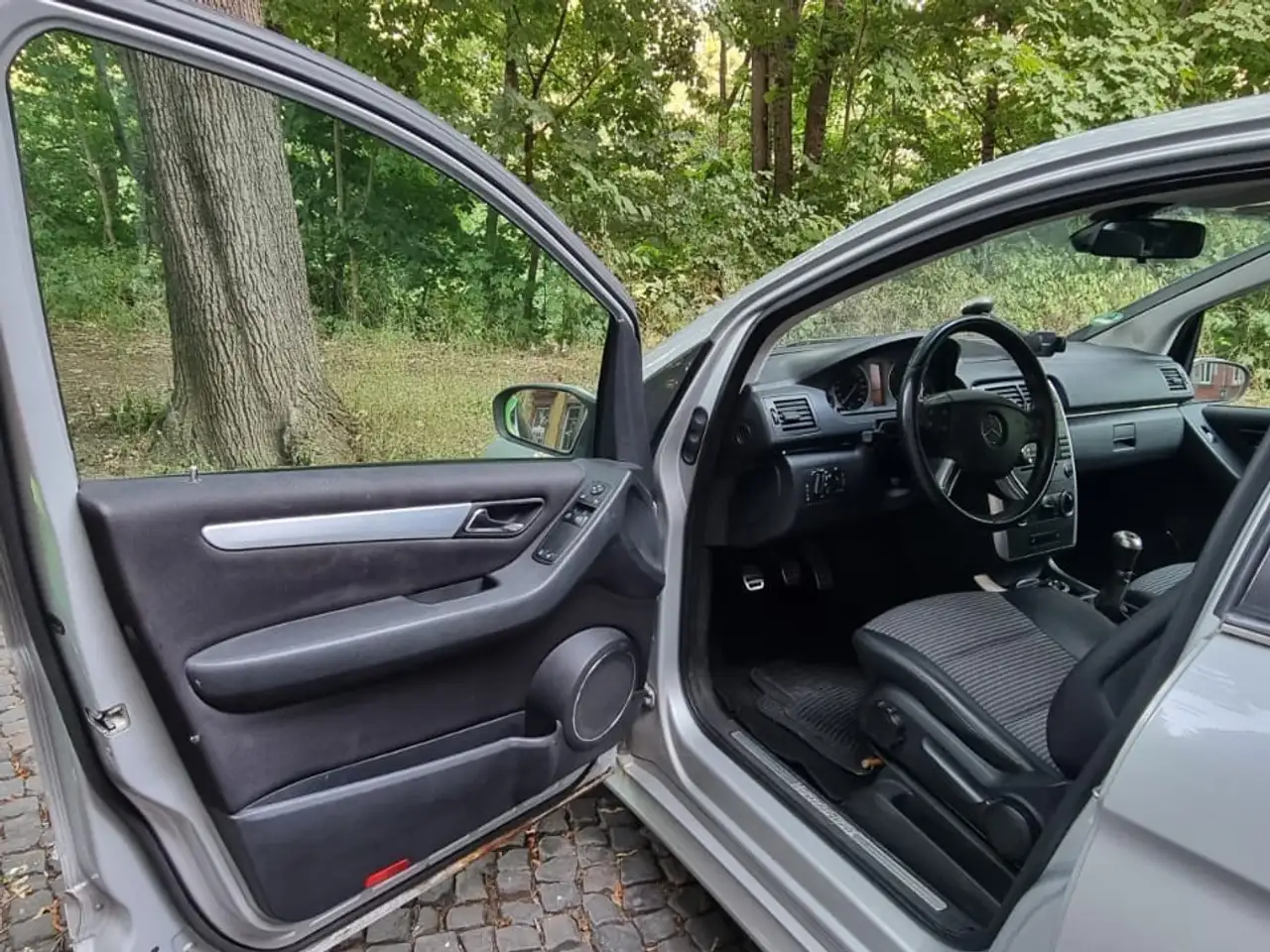 Mercedes-Benz B 200