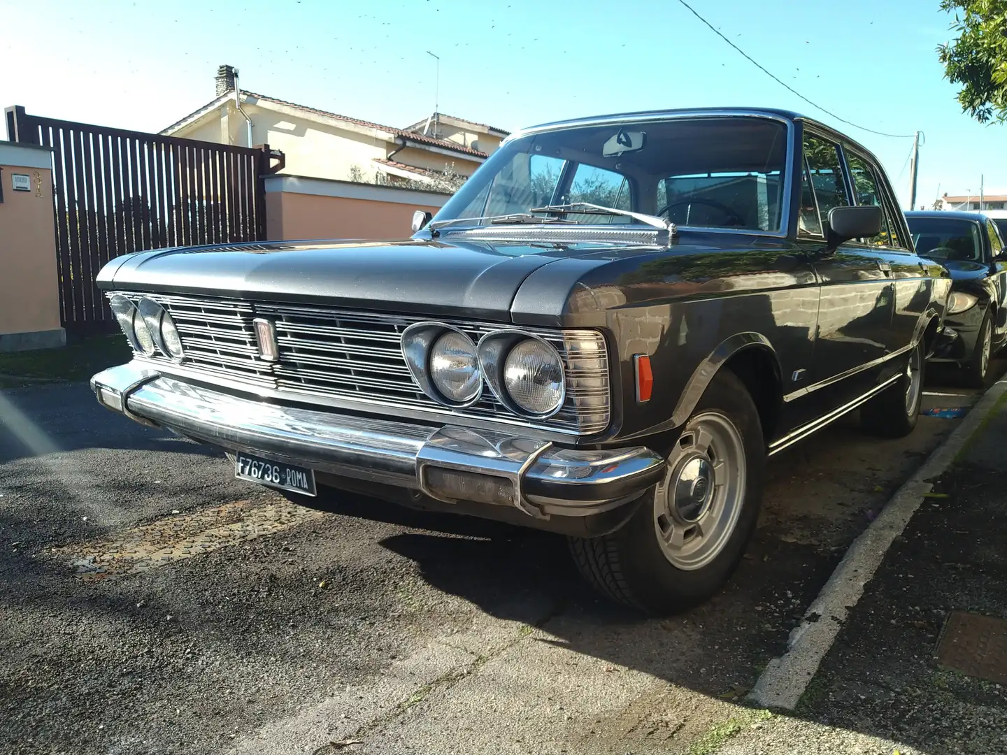 Fiat 130 Berlina Grau - 1
