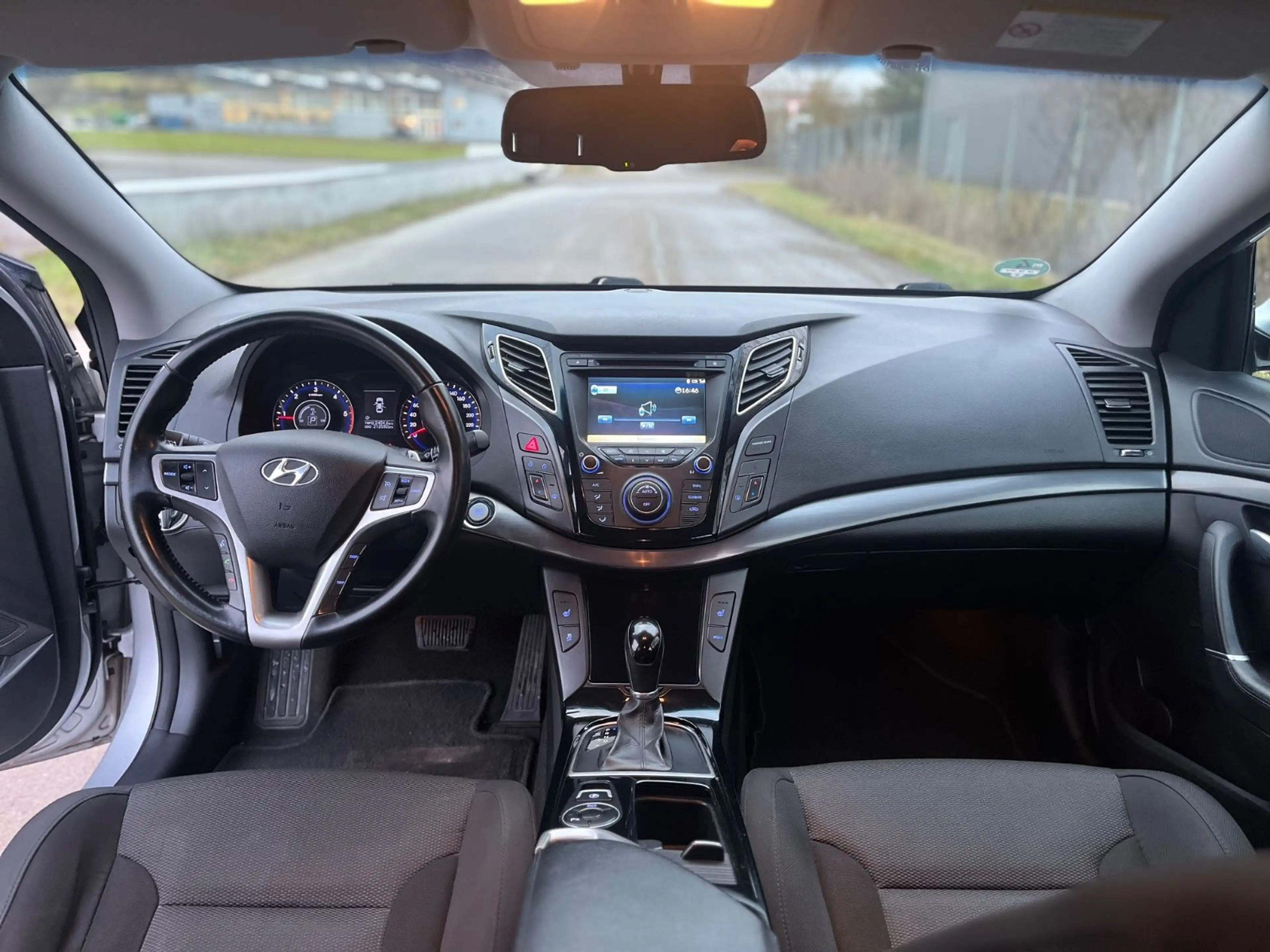 Hyundai i40 Automatik EU5 Sitz Heiz. Rückfahr Kamera — photo 13