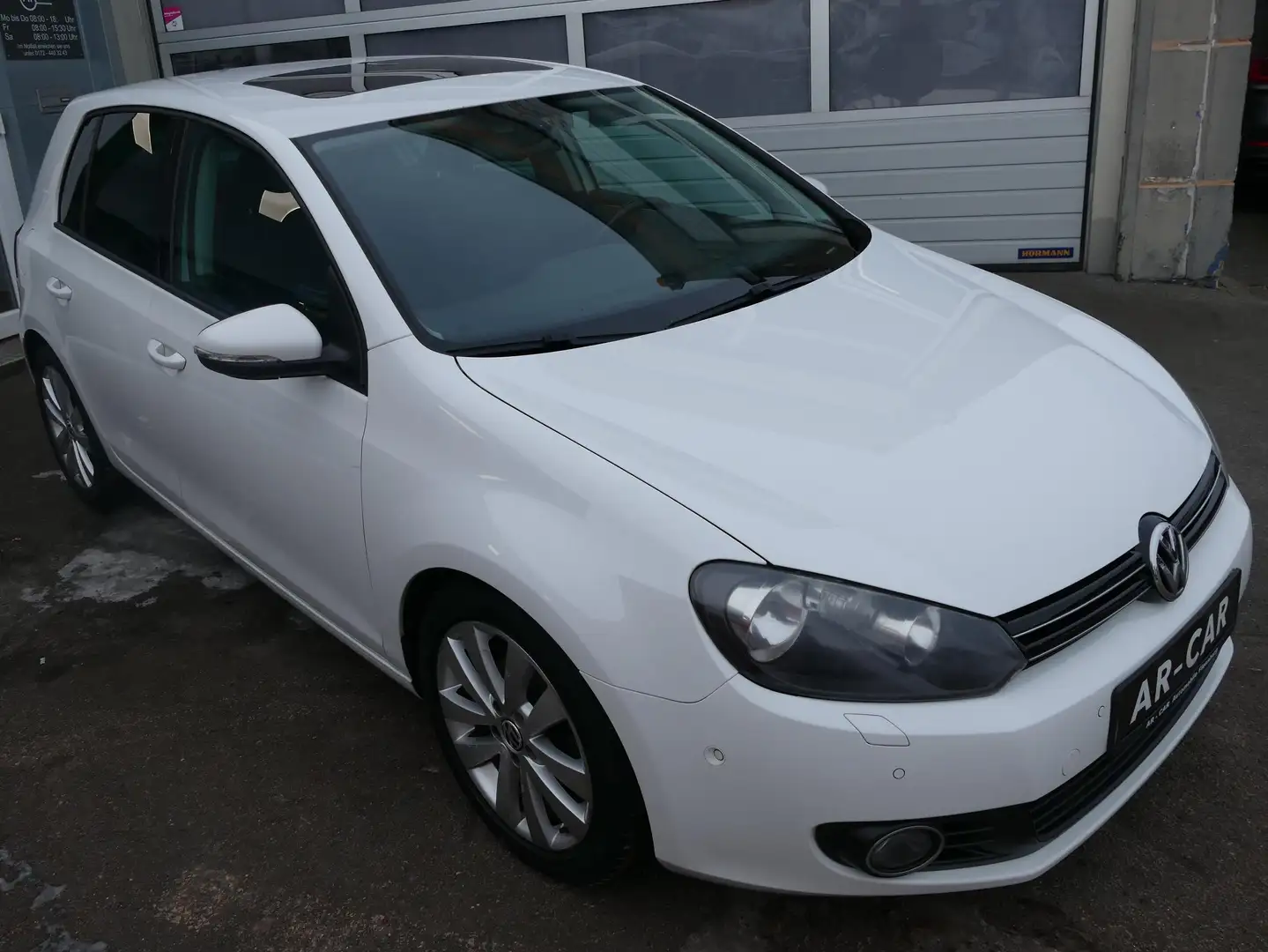 Volkswagen Golf VI 6 1.2 TSI Klimaautomatik Schiebedach Einparkhil Weiß - 2