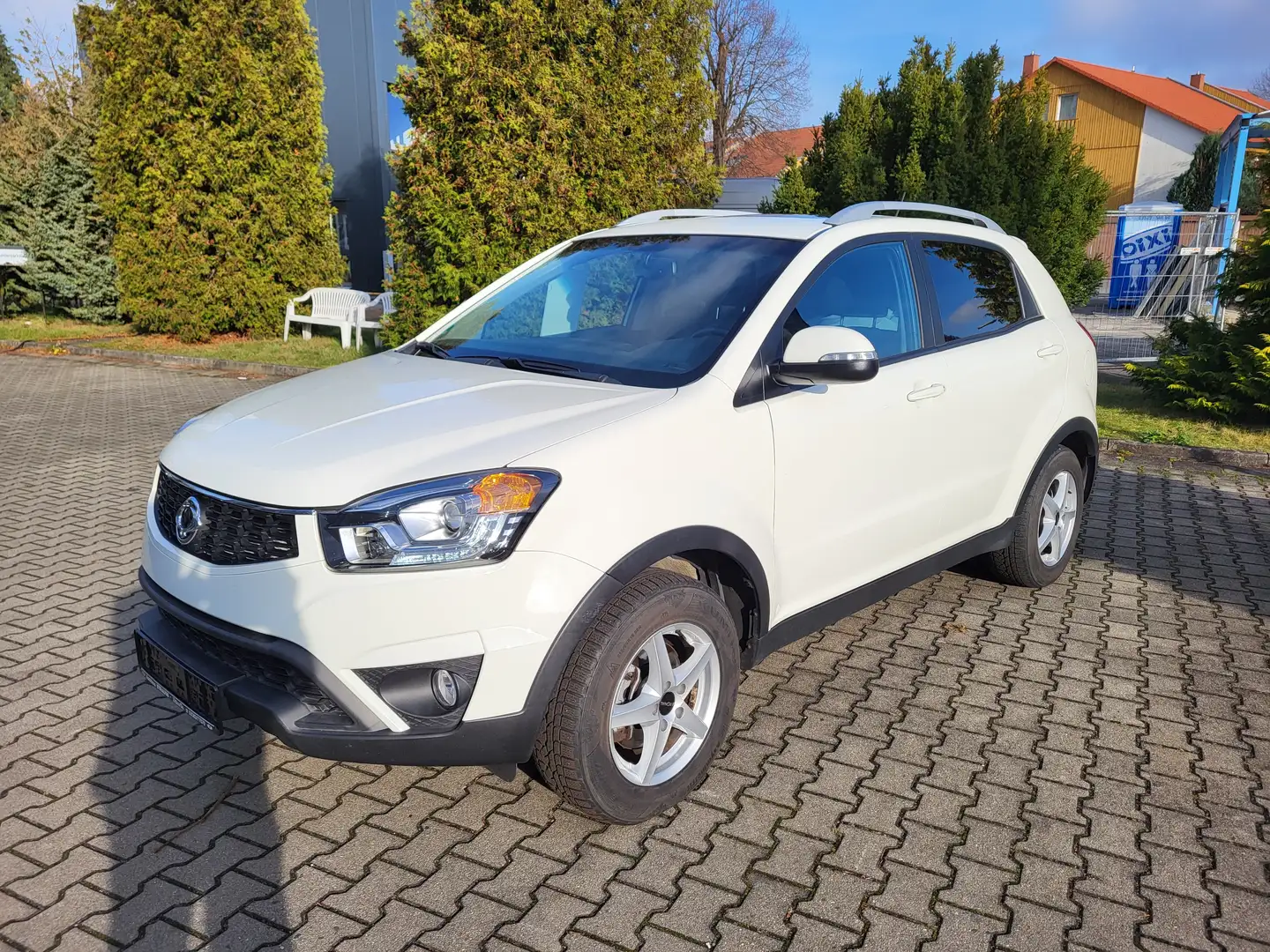 SsangYong Korando Korando 2.0 e-XGi200 4WD Automatik Sapphire Weiß - 1