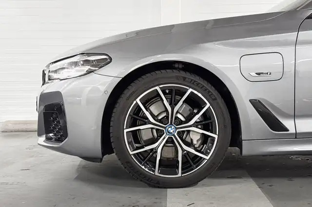 BMW 5 Series view 5