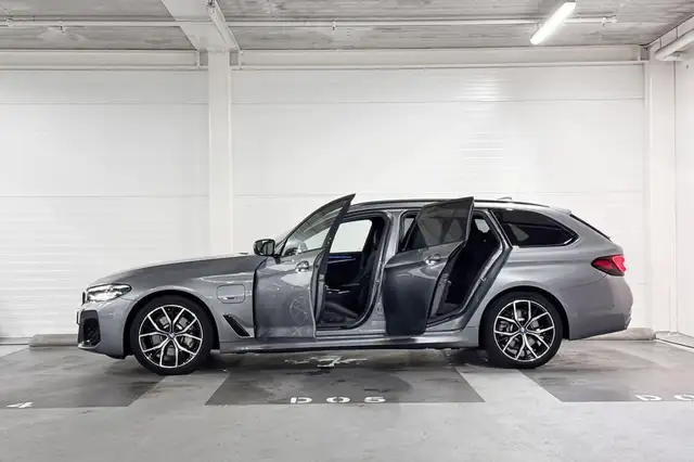 BMW 5 Series view 3