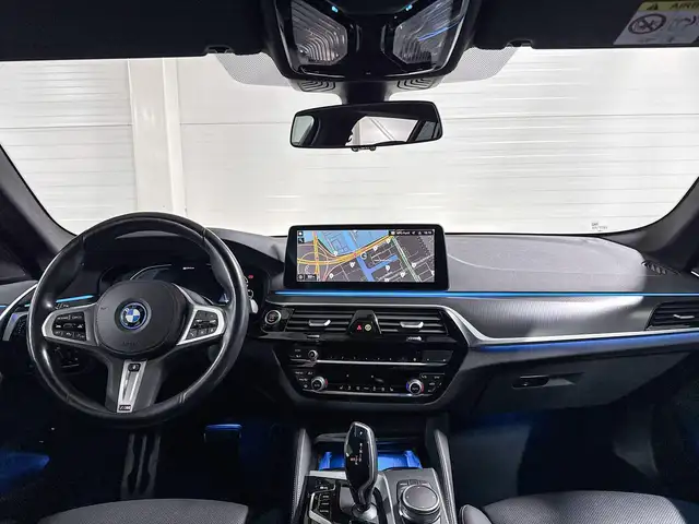 BMW 5 Series view 11