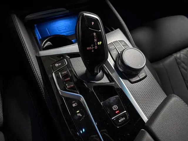 BMW 5 Series view 15