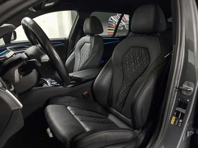 BMW 5 Series view 10
