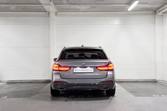 BMW 5 Series view 8
