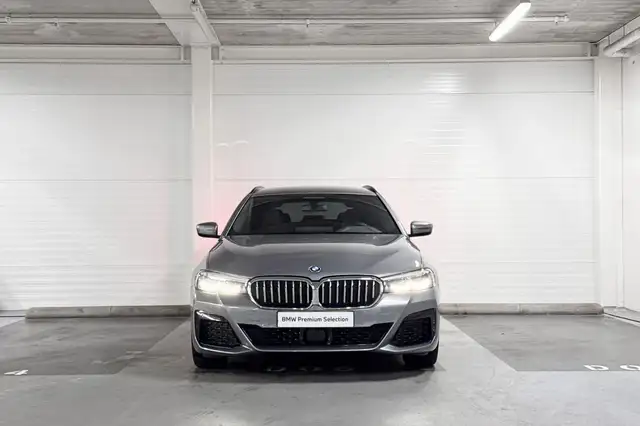 BMW 5 Series view 6