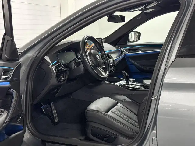 BMW 5 Series view 9
