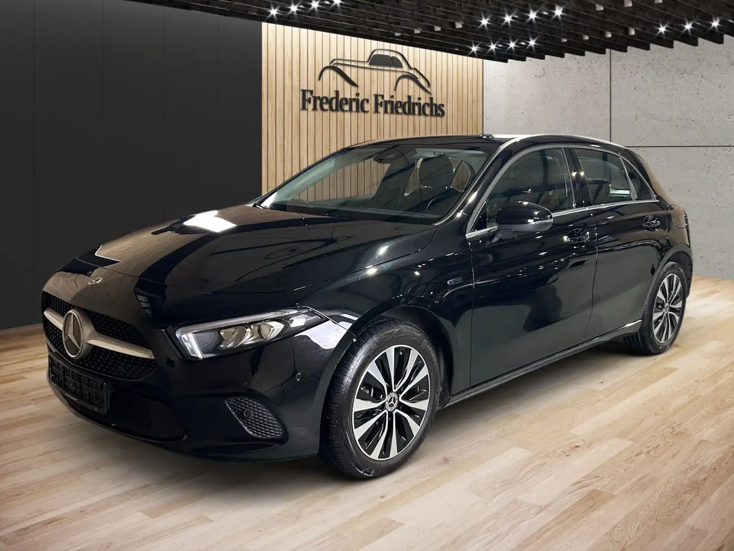 Mercedes-Benz A 250 e SHZ Carplay Schwarz - 1