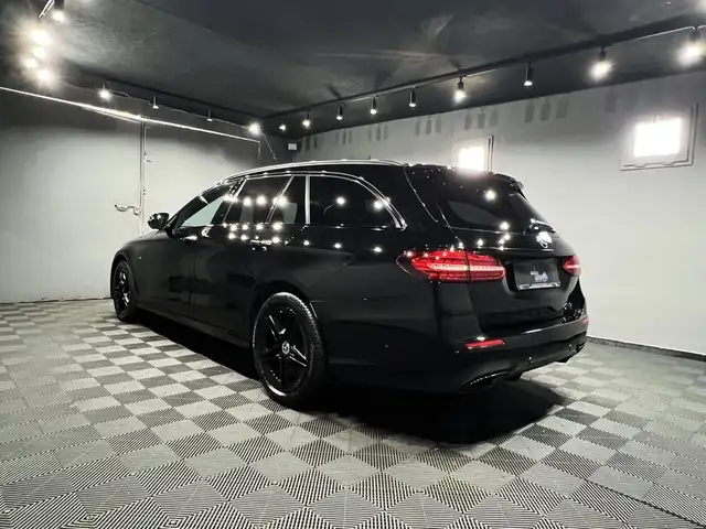 Mercedes-Benz 300 view 3