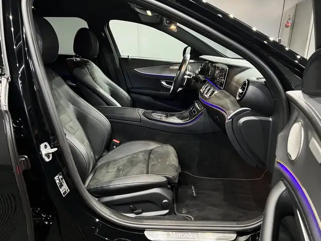 Mercedes-Benz 300 view 11