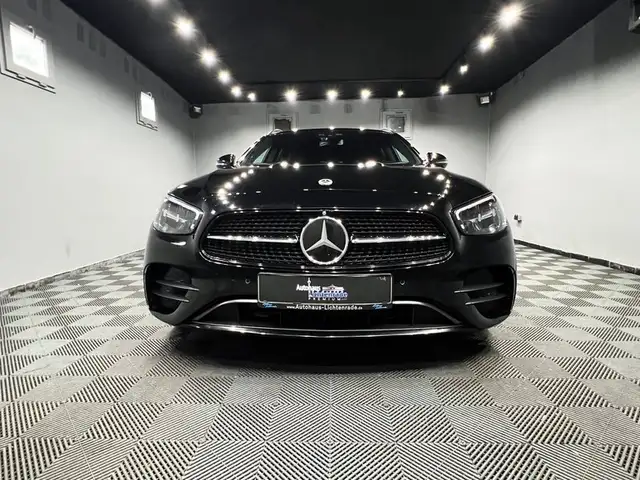 Mercedes-Benz 300 view 6