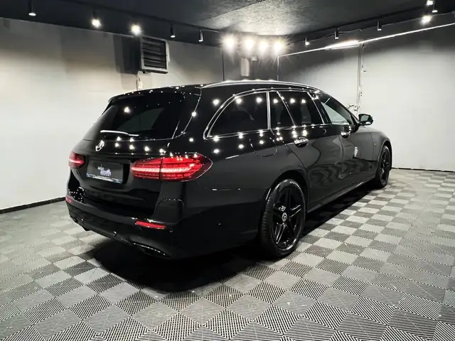 Mercedes-Benz 300 view 4