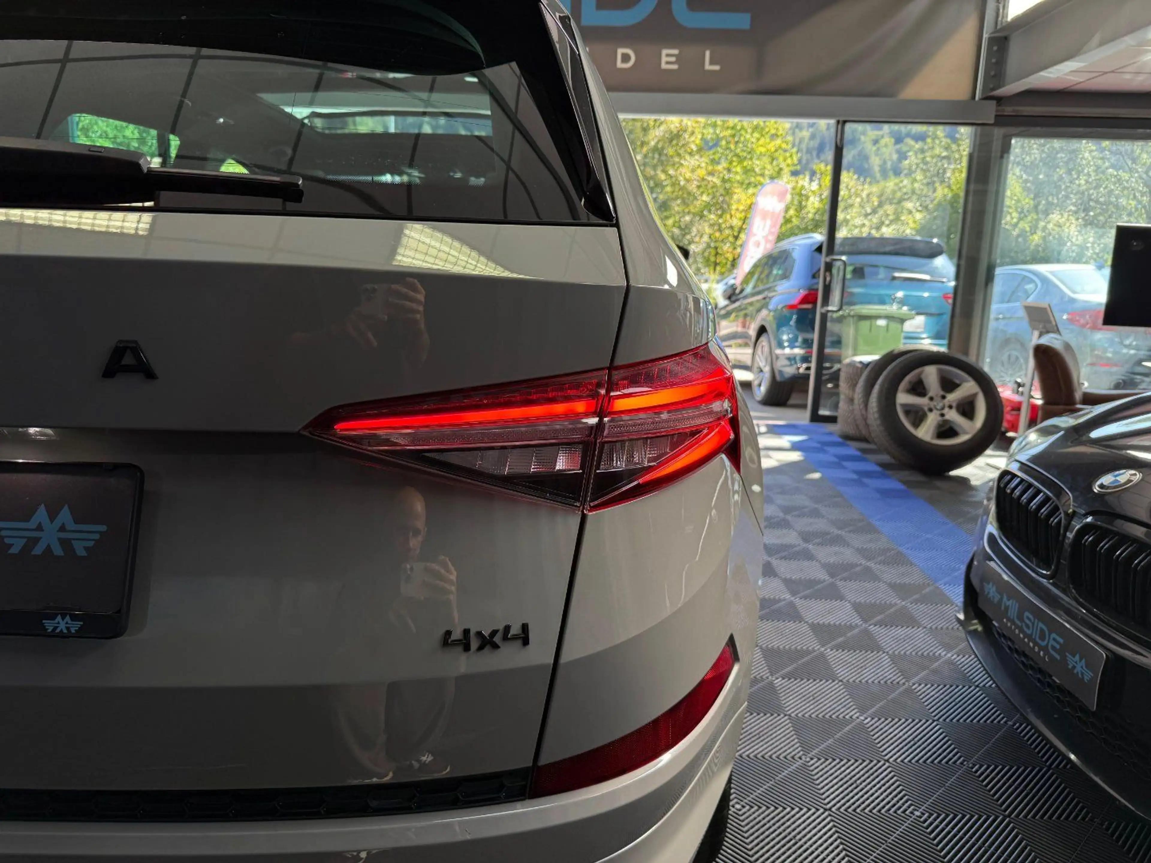 Skoda Kodiaq Sportline 4x4,PANO,AHK,AMBIENTE,ACC,ASSISTENTEN — photo 8